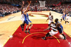 字母哥哥加盟希腊国家队：NBA名将引发实力与背景争议