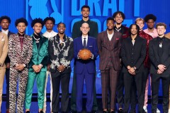 信息爆炸时代下的吹牛艺术：语言技巧与幽默生活反思